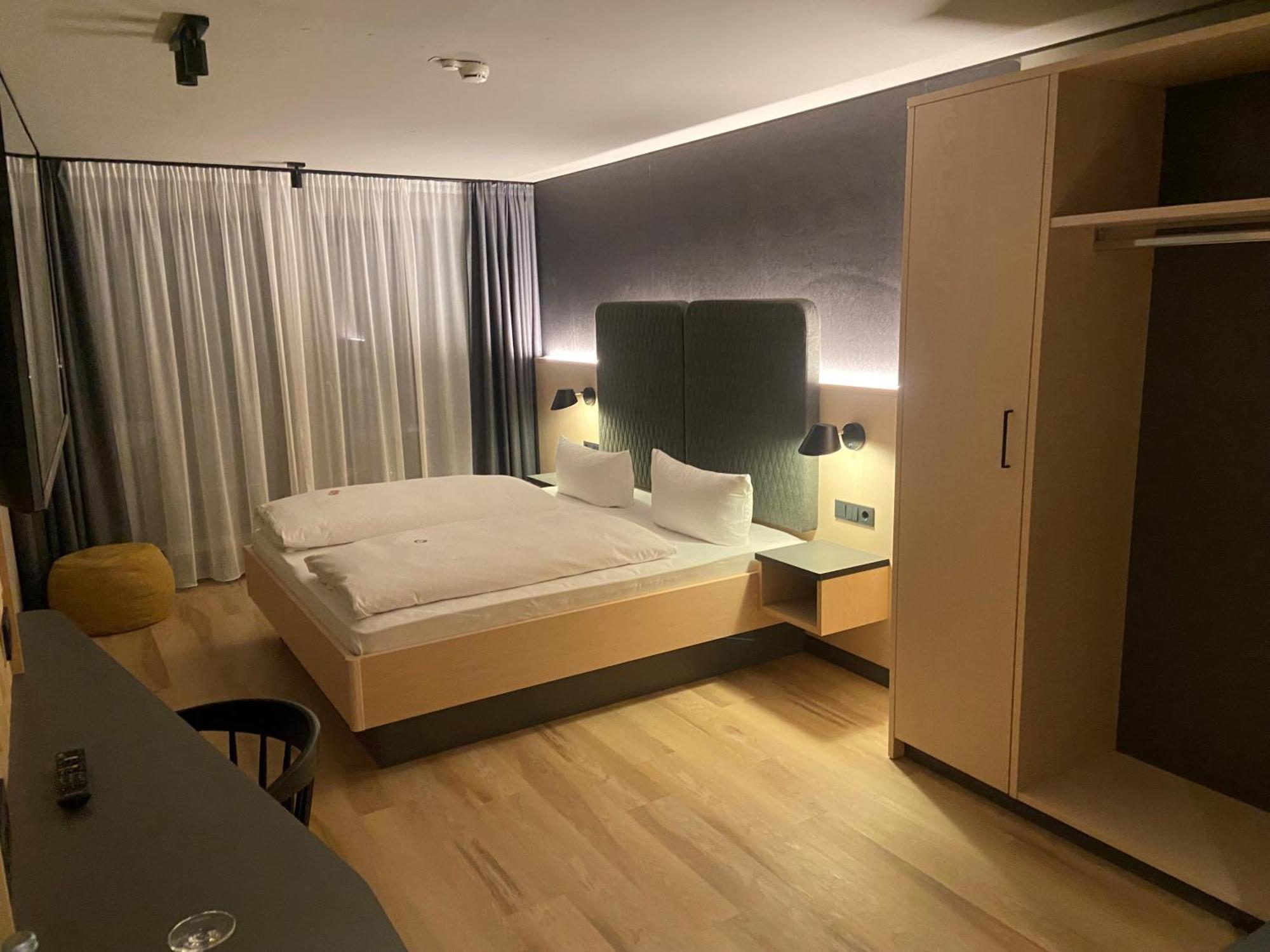 Hotel Zum Goldenen Hirsch Зонтгофен Екстер'єр фото